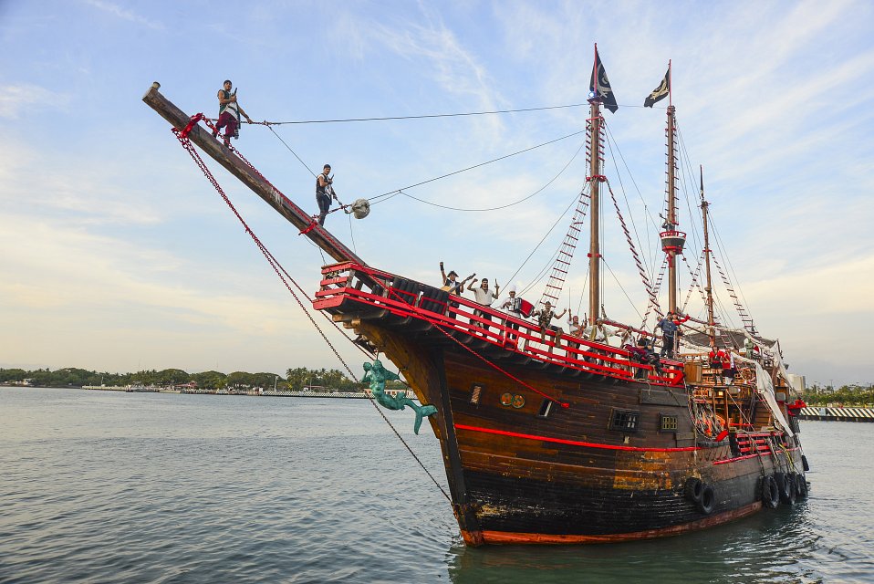 All About Pirate Ships - Blog - Pirate Show Cancun